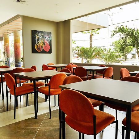 Np Hotel Y Suites Guayaquil Exterior photo