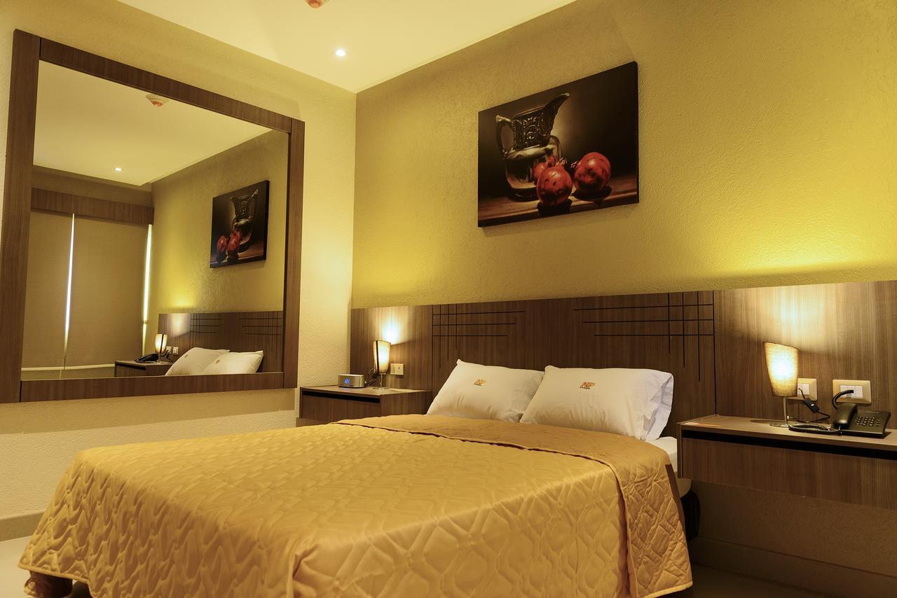 Np Hotel Y Suites Guayaquil Exterior photo