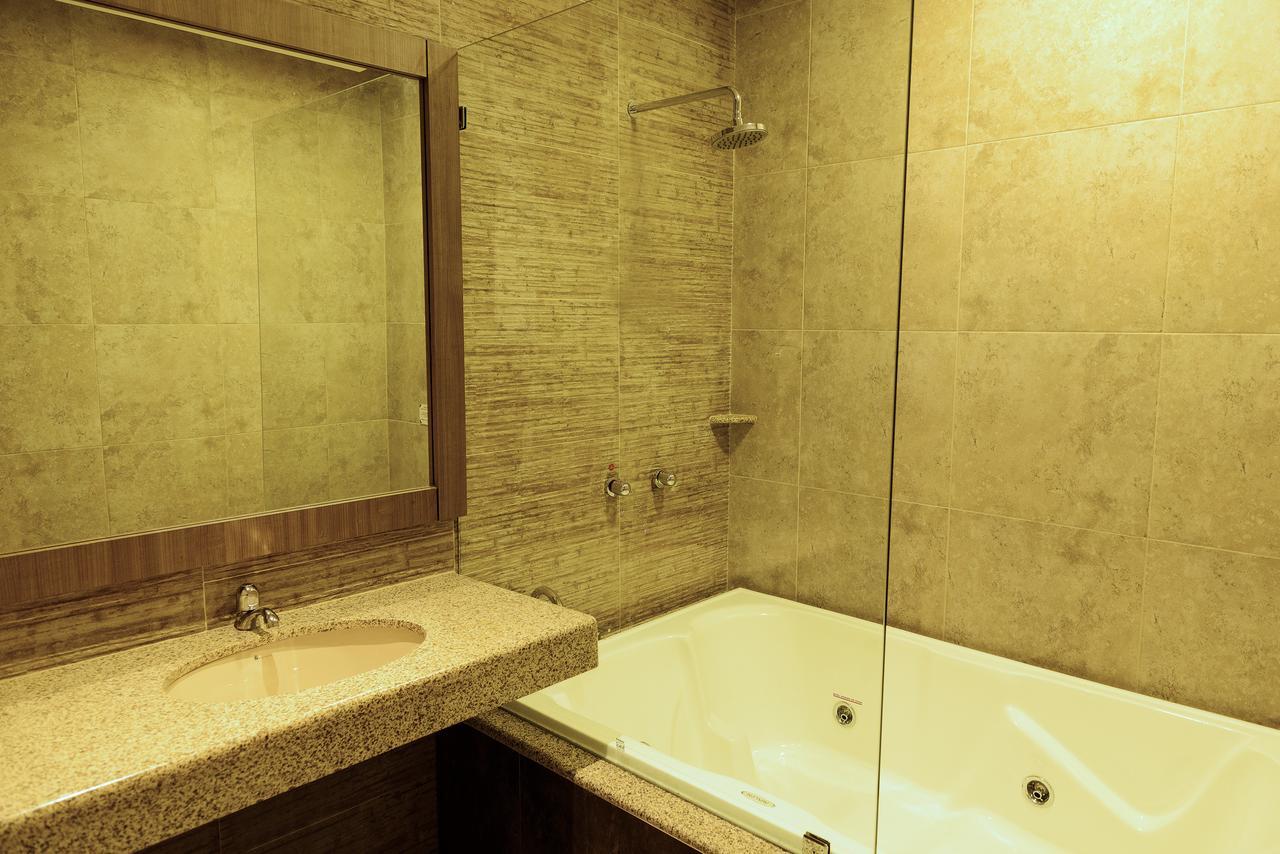 Np Hotel Y Suites Guayaquil Exterior photo